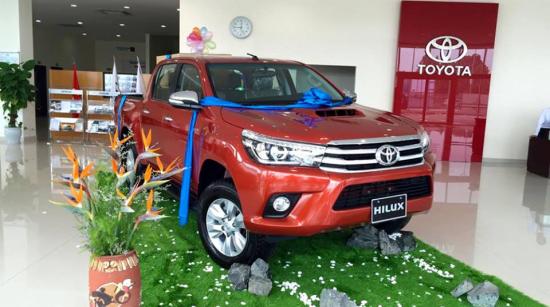 Toyota Hilux 2016 bất ngờ xuất hiện tại đại lý 2