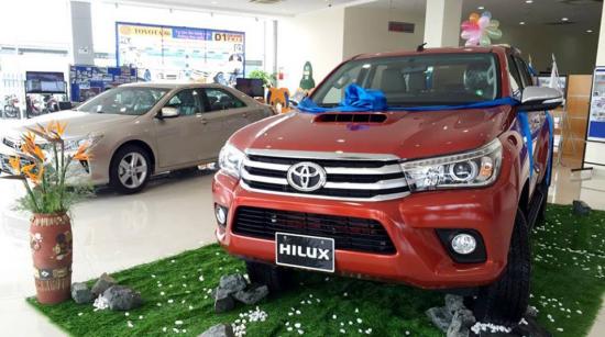 Toyota Hilux 2016 bất ngờ xuất hiện tại đại lý 1
