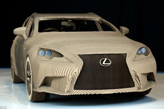 Xe Lexus làm từ… bìa cát tông 1