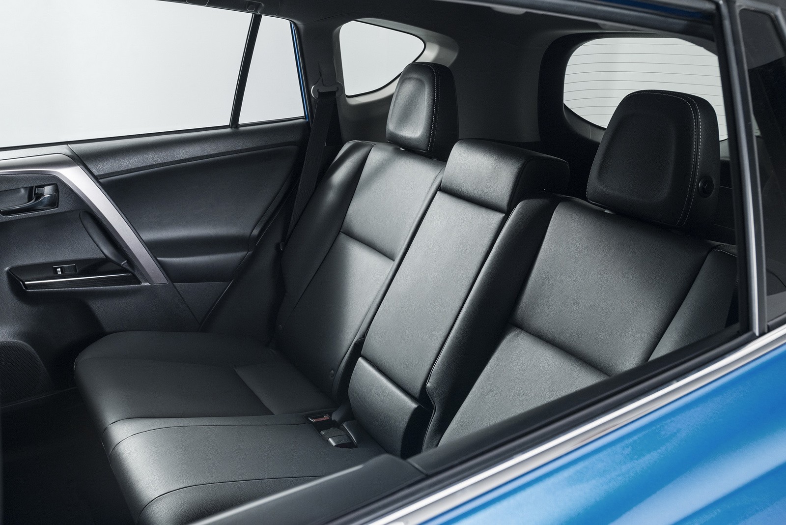 Toyota RAV4 Hybrid 2016 "bày hàng" chi tiết - ảnh 7