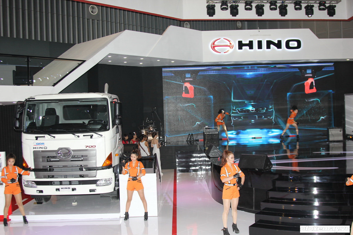 VMS 2015: Những mẫu xe tải hầm hố của Hino-1