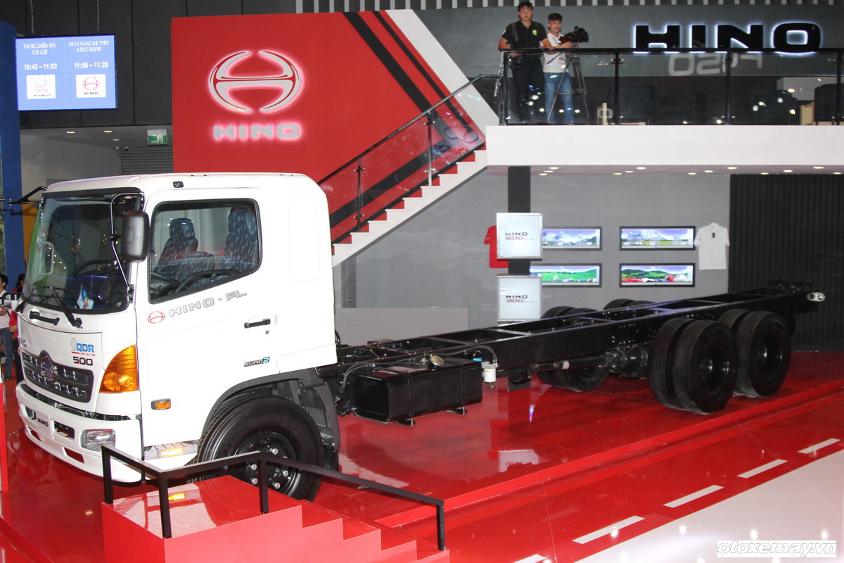 VMS 2015: Những mẫu xe tải hầm hố của Hino-9