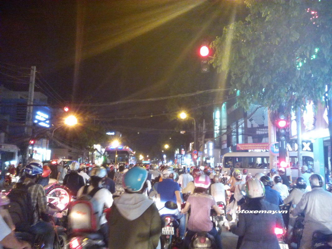 Dân Sài Gòn ngao ngán cực đỉnh vì hỗn loạn kẹt xe trước lễ_1