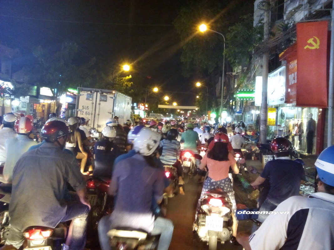 Dân Sài Gòn ngao ngán cực đỉnh vì hỗn loạn kẹt xe trước lễ_4