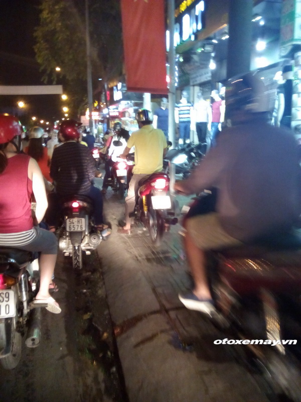 Dân Sài Gòn ngao ngán cực đỉnh vì hỗn loạn kẹt xe trước lễ_2