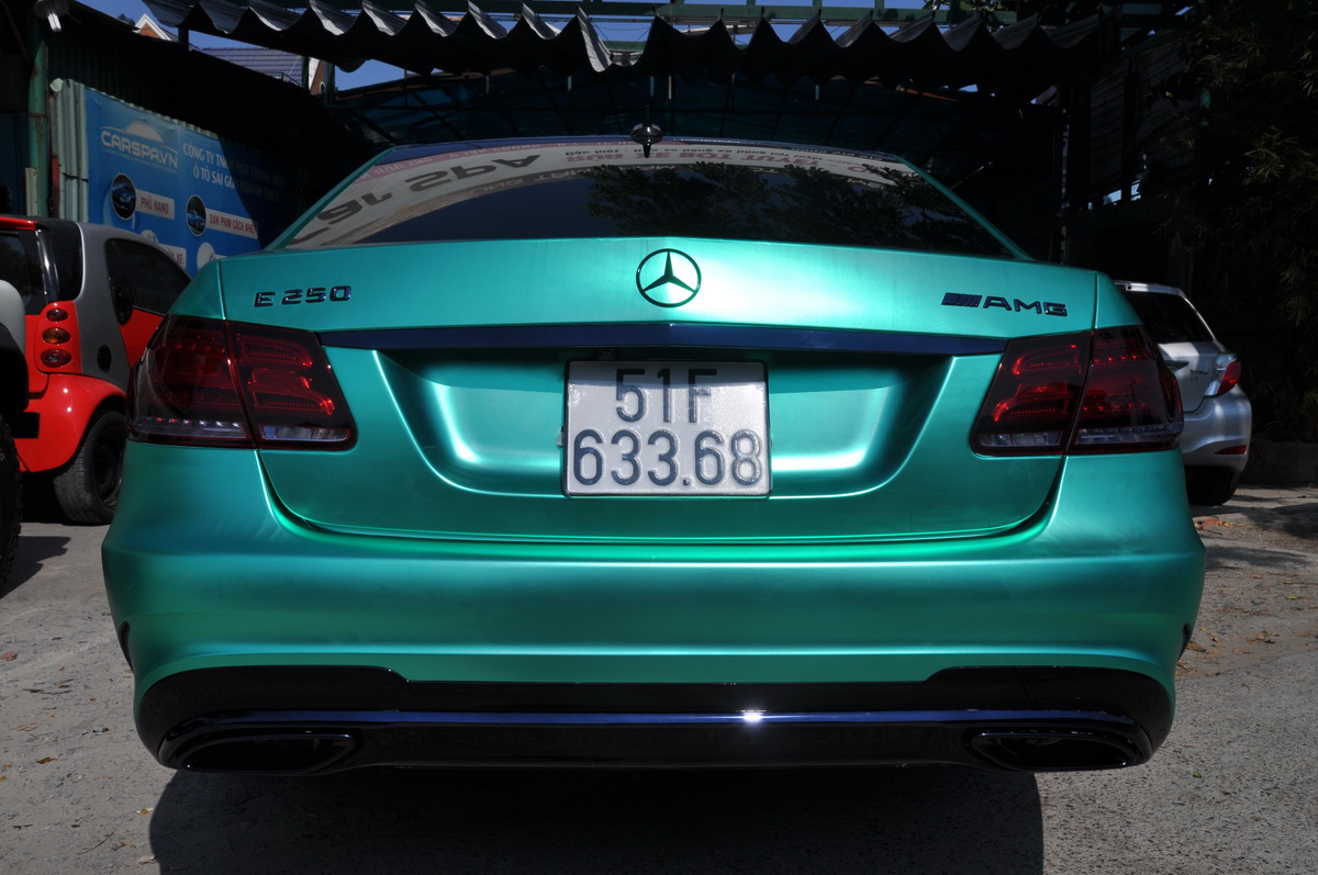 Mercedes E250 AMG đẹp hút hồn trên phố Sài Gòn với giá độ bình dân_12