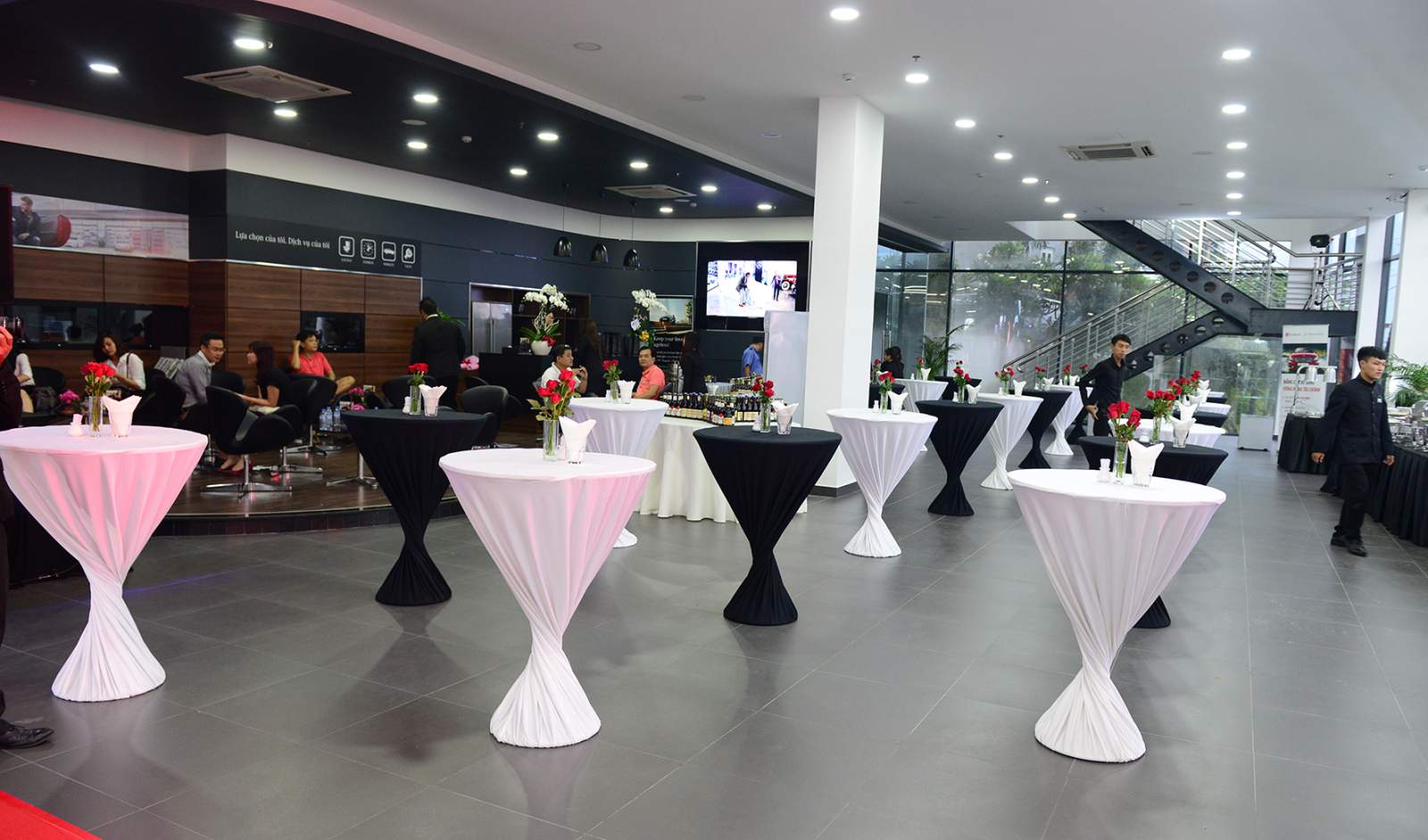 Haxaco ra mắt showroom Mercedes-Benz phong cách mới tại Sài Gòn_7