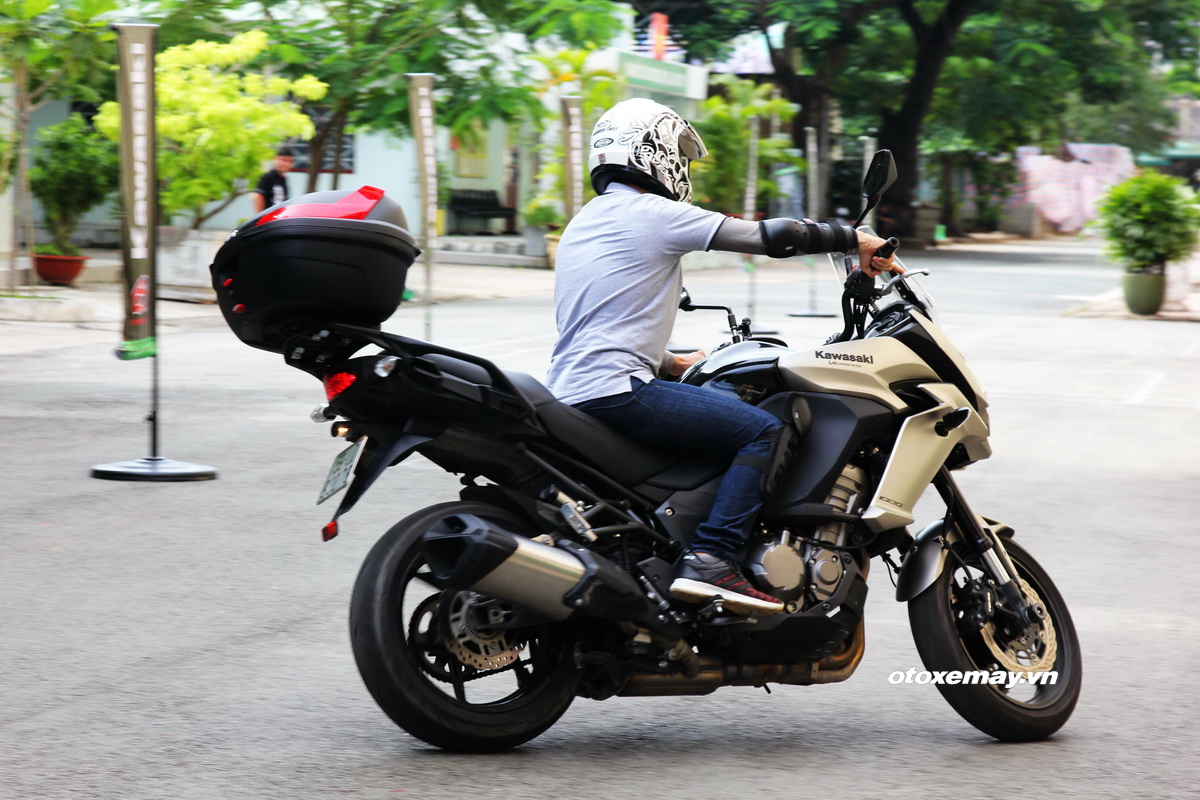 Huấn luyện kỹ năng an toàn trong buổi lái thử mô tô Kawasaki giữa Sài Gòn_14