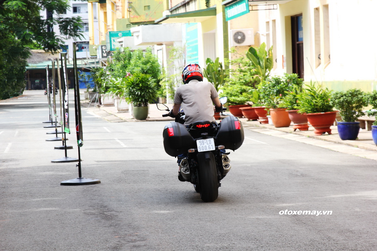 Huấn luyện kỹ năng an toàn trong buổi lái thử mô tô Kawasaki giữa Sài Gòn_8
