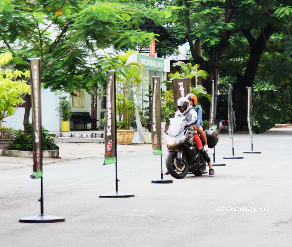 Huấn luyện kỹ năng an toàn trong buổi lái thử mô tô Kawasaki giữa Sài Gòn_9