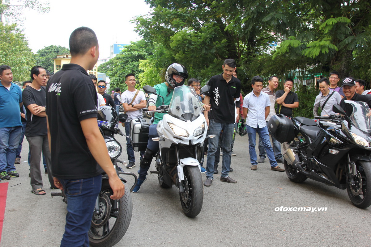 Huấn luyện kỹ năng an toàn trong buổi lái thử mô tô Kawasaki giữa Sài Gòn_2