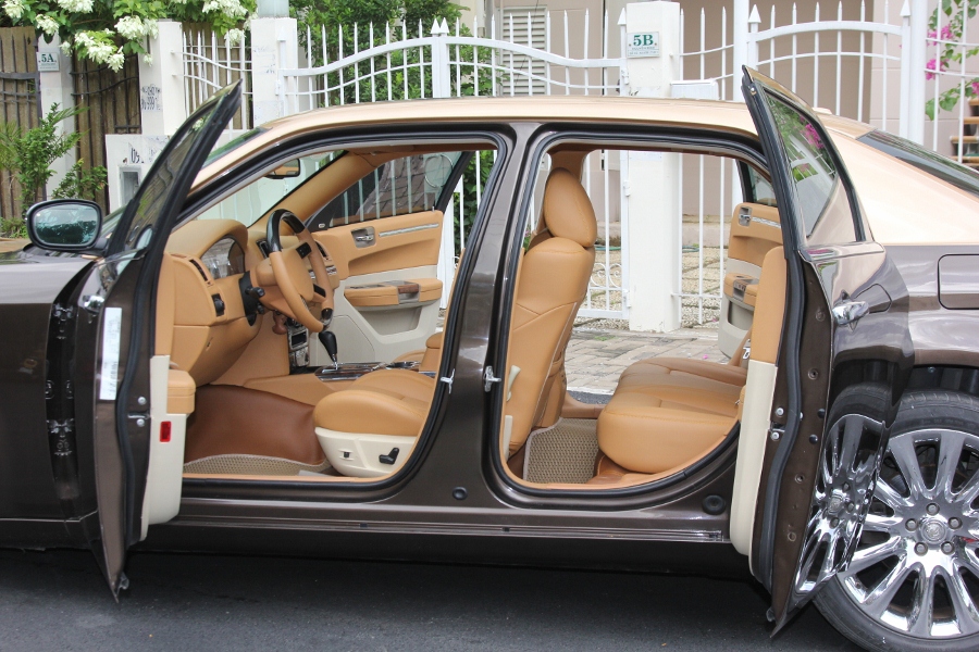 Ấn tượng với xe Chrysler nâng cấp thành Rolls-Royce tại Sài Gòn_6