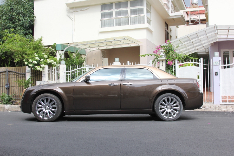 Ấn tượng với xe Chrysler nâng cấp thành Rolls-Royce tại Sài Gòn_18