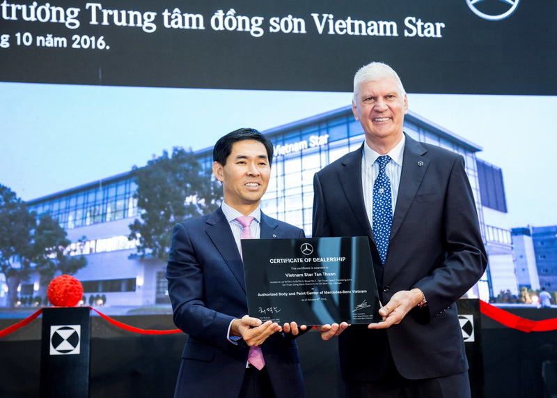 Mercedes-Benz Việt Nam chính thức trao giấy chứng nhận cho trung tâm đồng sơn của Vietnam Star_7