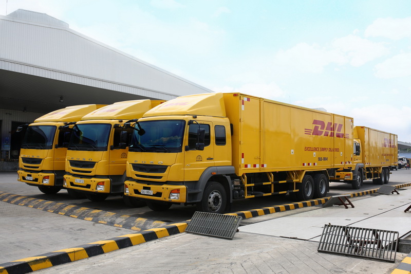 FUSO giao 18 xe tải lớn cho công ty DHL_1