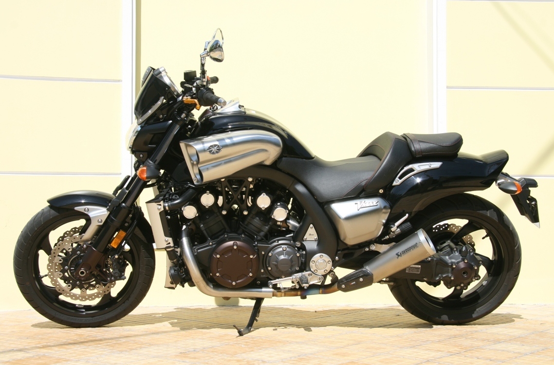 Yamaha VMAX – chiếc muscle-bike hùng hổ tại Sài Gòn_2