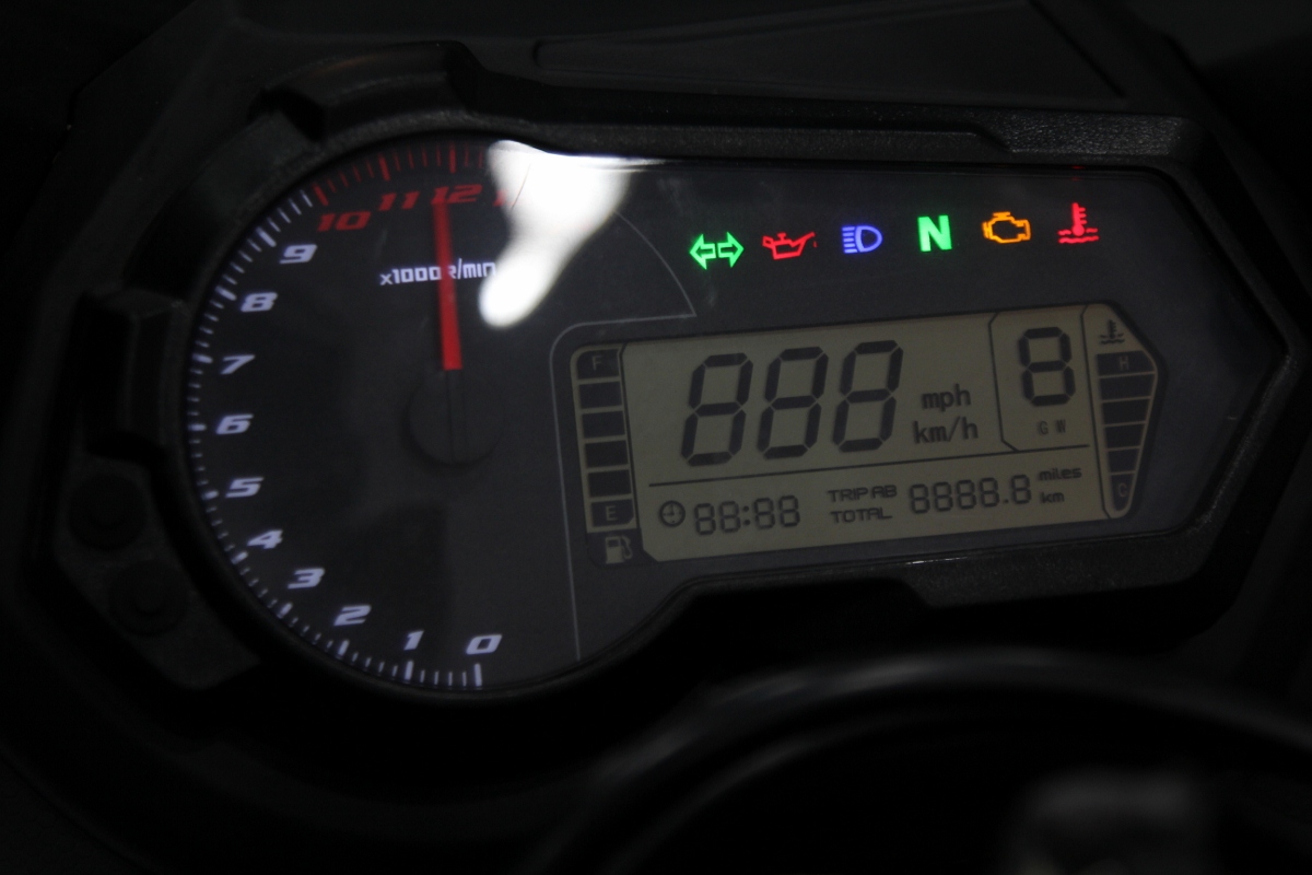 Benelli tung sportbike 302R rẻ hơn 50 triệu so với Yamaha R3_5