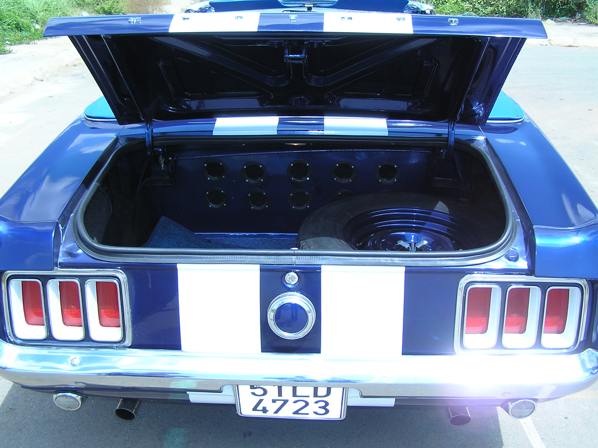 Khám phá xe cổ Ford Mustang 1970 tại Sài Gòn_5