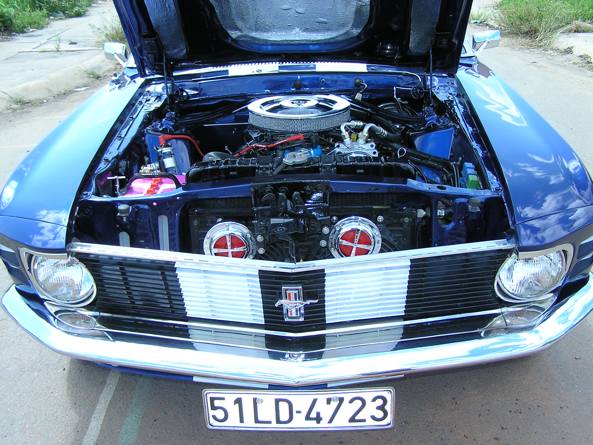 Khám phá xe cổ Ford Mustang 1970 tại Sài Gòn_3