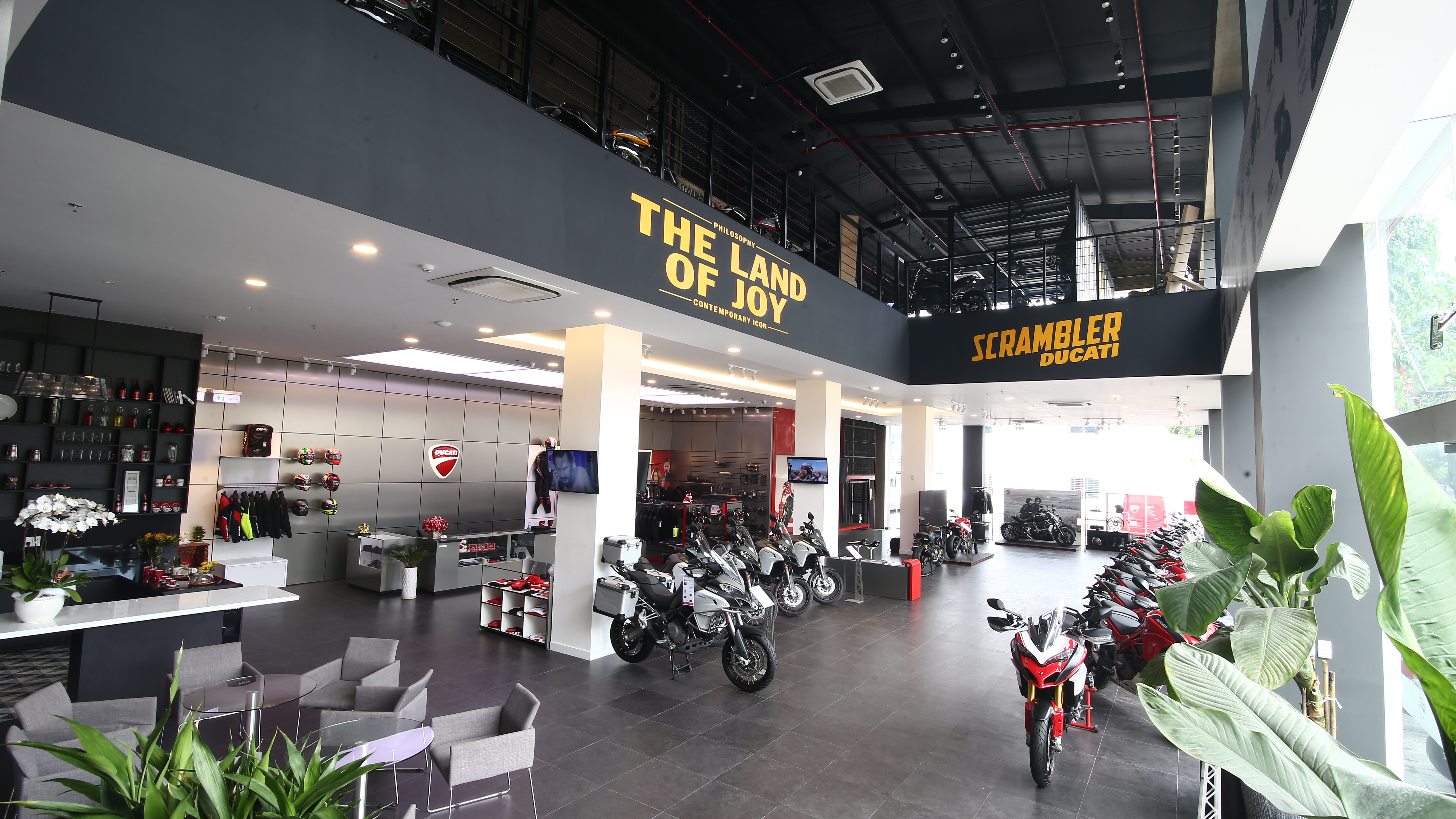 Khai-truong-showroom-Ducati-Saigon-anh-10