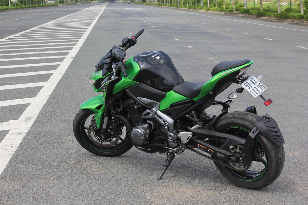 Kawasaki-Z900-2017-nakedbike-cong-nghe-xe-dua-voi-gia-hap-dan-anh-24