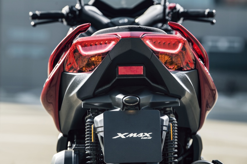 Yamaha-X-Max-125cc-2018-co-he-thong-kiem-soat-do-bam-duong-anh-11