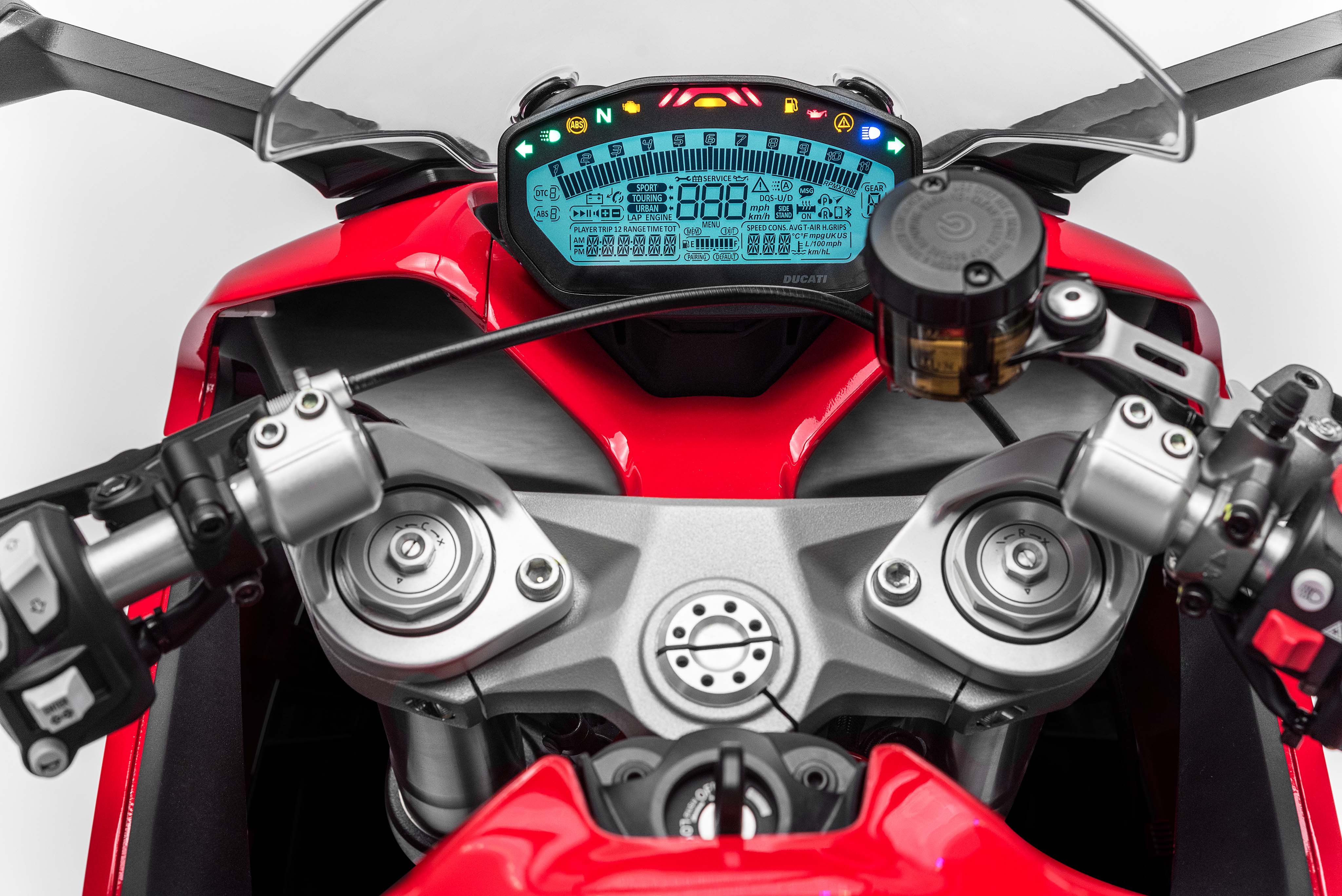 Ducati-SuperSport-S-2017-gia-571-trieu-co-trang-bi-gi-anh-12