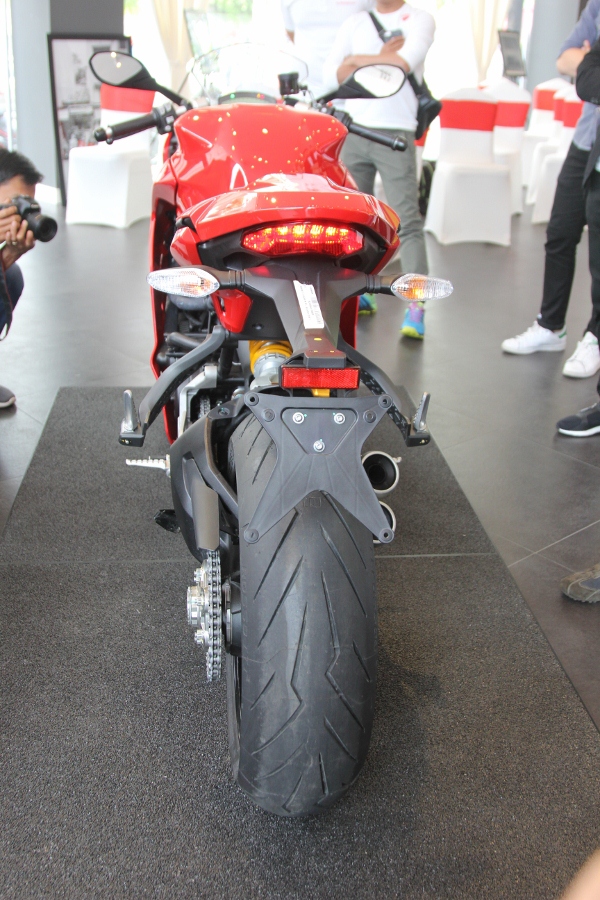 Ducati-SuperSport-S-2017-gia-571-trieu-co-trang-bi-gi-anh-18