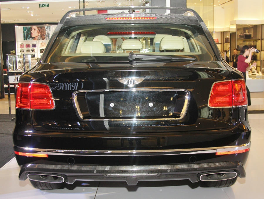 Bentley-trien-lam-xe-cuc-dat-tien-tai-Sai-Gon-anh-5