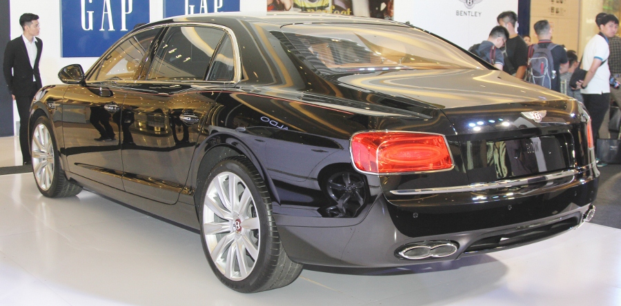 Bentley-trien-lam-xe-cuc-dat-tien-tai-Sai-Gon-anh-7