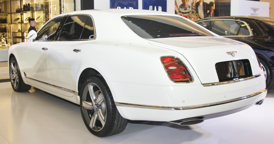 Bentley-trien-lam-xe-cuc-dat-tien-tai-Sai-Gon-anh-3