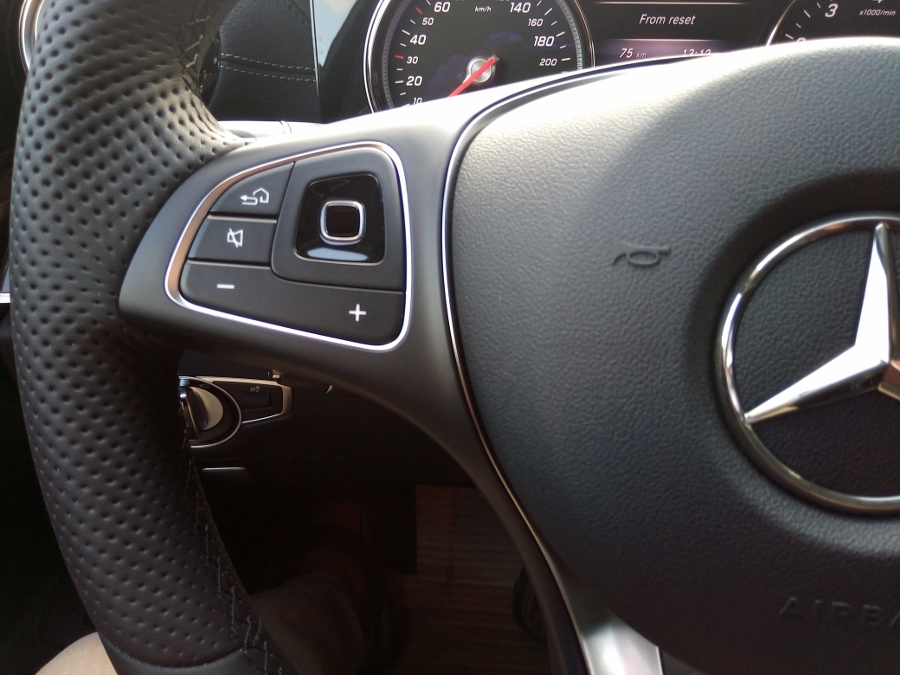 Mercedes-Benz-E-250-2017-Sedan-dang-cap-trong-tam-gia-anh-7