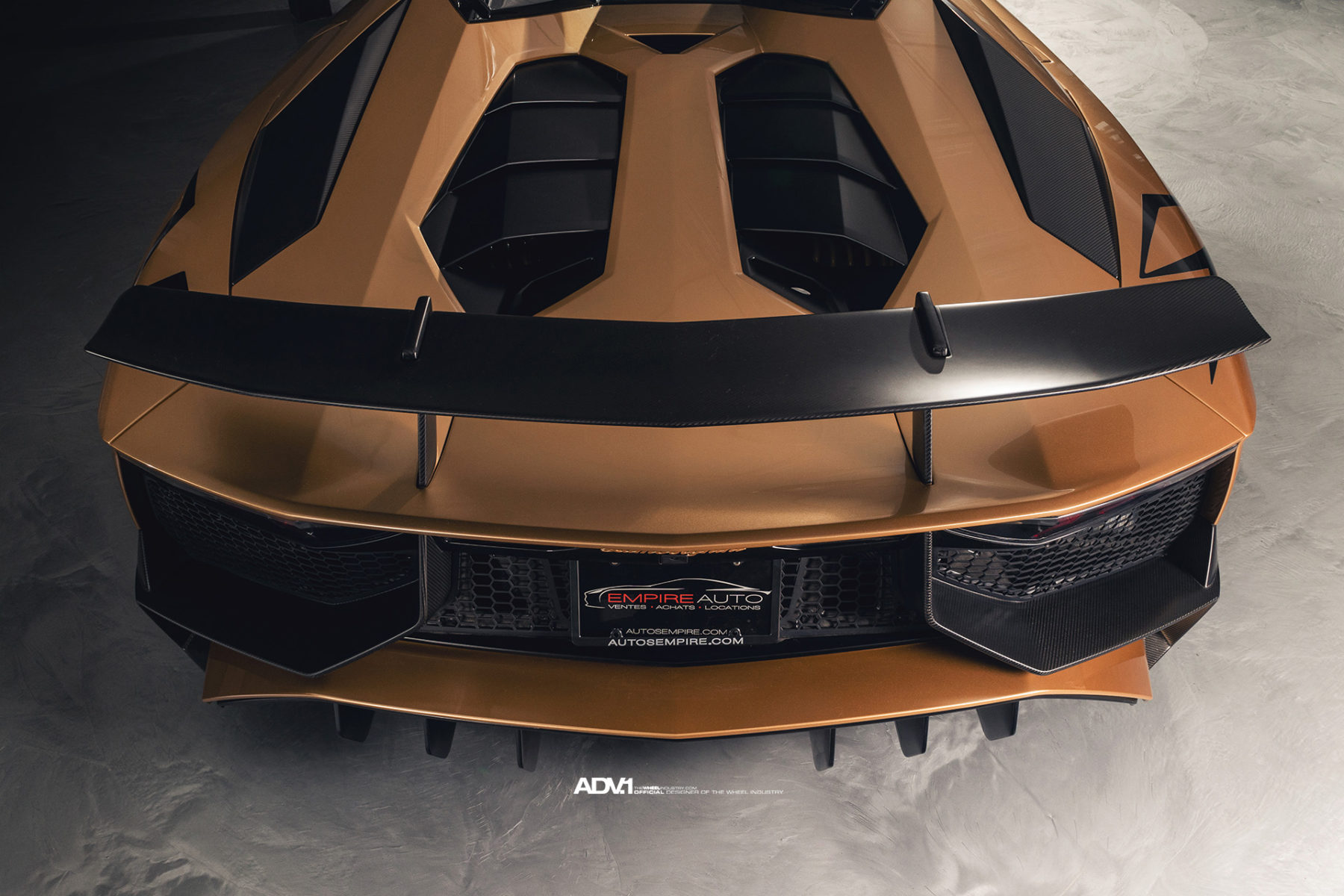 Ngam-Lamborghini-Aventador-SV-Roadster-trong-bo-canh-vang-dong-cuc-chat-anh-13