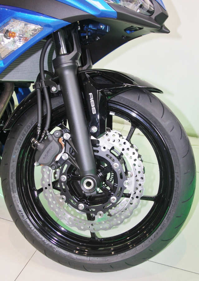 Kawasaki-Ninja-650-2018-Sportbike-an-so-tren-duong-Viet-anh-11