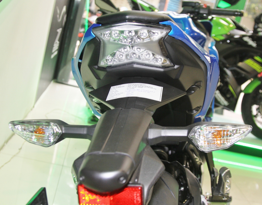 Kawasaki-Ninja-650-2018-Sportbike-an-so-tren-duong-Viet-anh-10