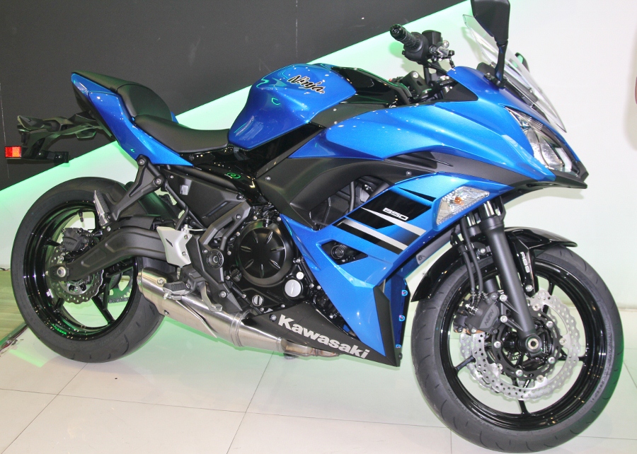 Kawasaki-Ninja-650-2018-Sportbike-an-so-tren-duong-Viet-anh-4