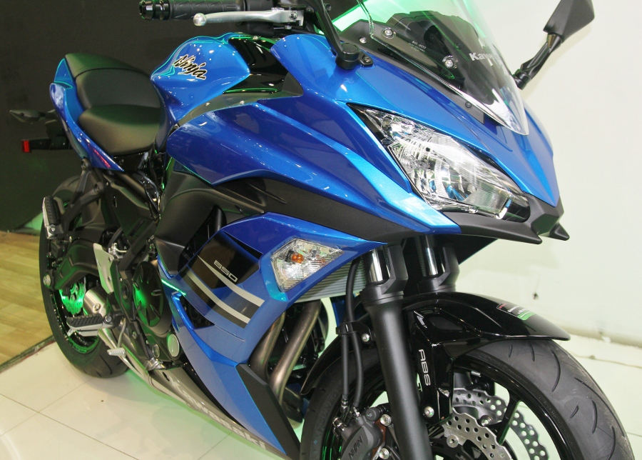 Kawasaki-Ninja-650-2018-Sportbike-an-so-tren-duong-Viet-anh-2