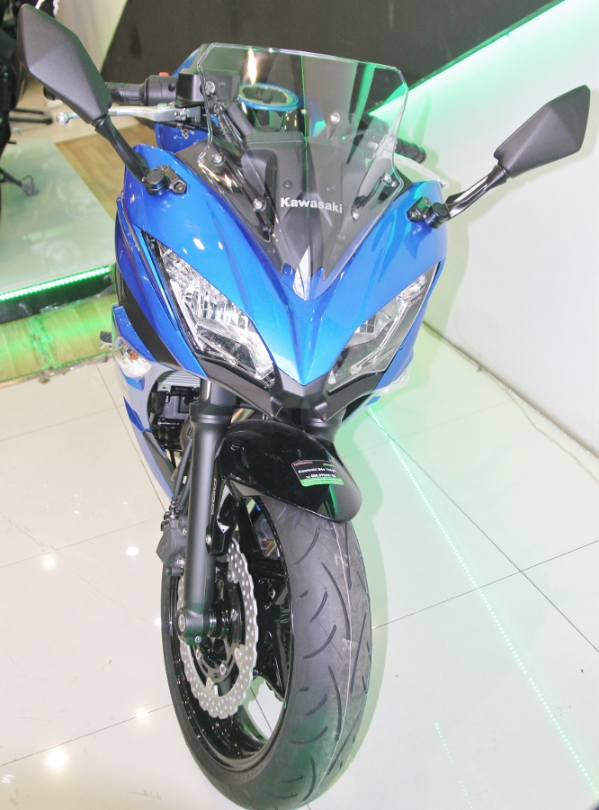 Kawasaki-Ninja-650-2018-Sportbike-an-so-tren-duong-Viet-anh-3
