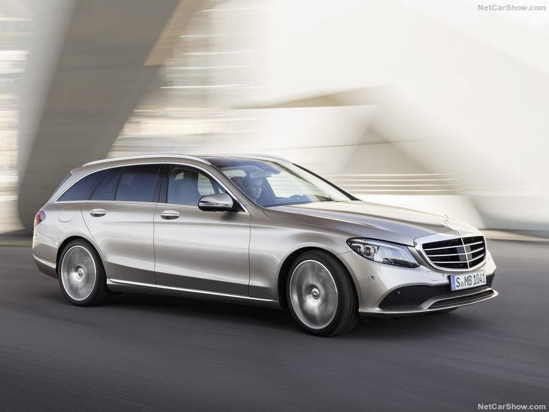 Mercedes-Benz-them-C-Class-2018-ban-may-dau-gia-re-anh-10