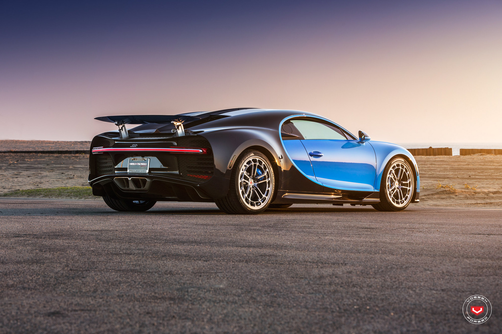 Sieu-xe-Bugatti-Chiron-thoi-mien-nguoi-dung-voi-banh-mam-do-24inch-Vossen-anh-8