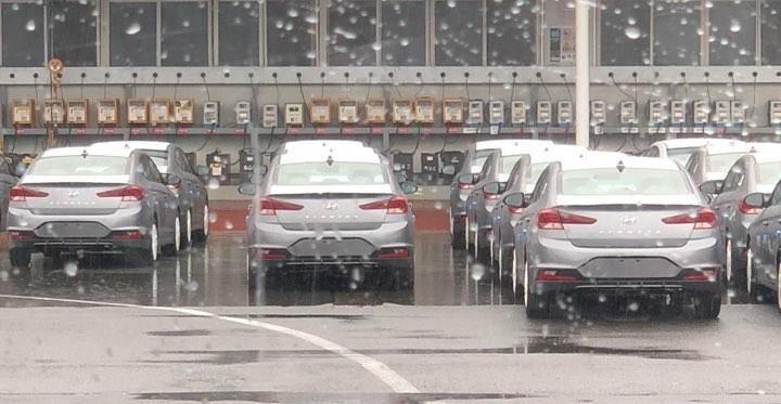 Sedan-Hyundai-Elantra-2019-lo-them-hinh-anh-Dep-nhu-xe-sang-anh-4