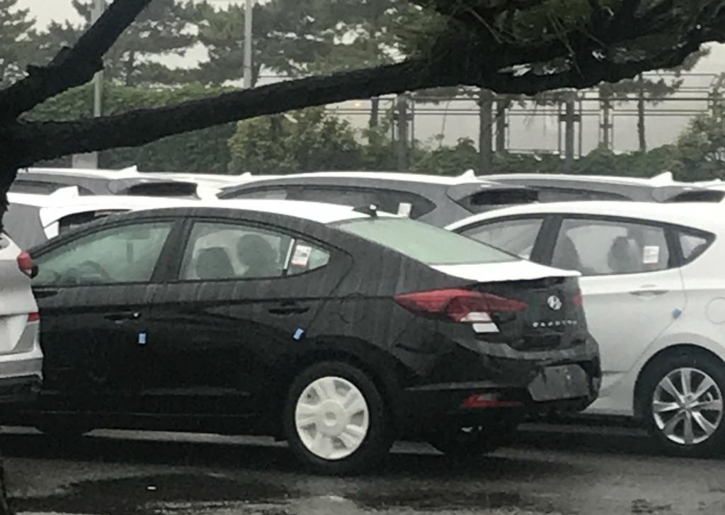 Sedan-Hyundai-Elantra-2019-lo-them-hinh-anh-Dep-nhu-xe-sang-anh-5