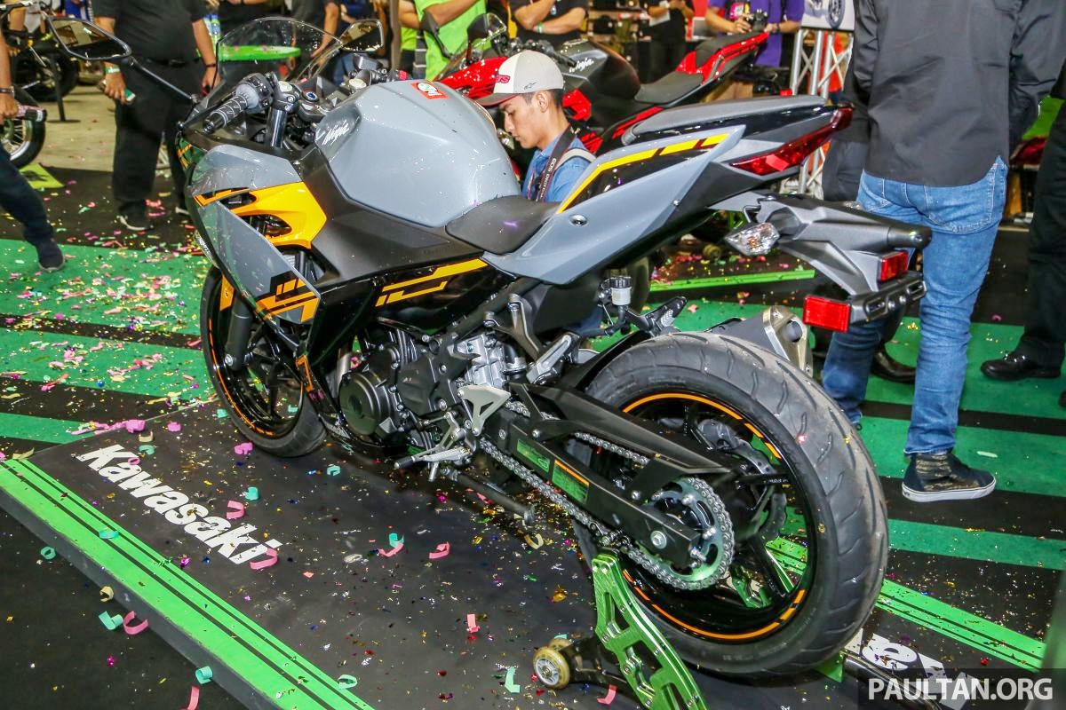 Kawasaki-Ninja-250-2018-nang-cap-toan-dien-dep-me-nguoi-anh-8