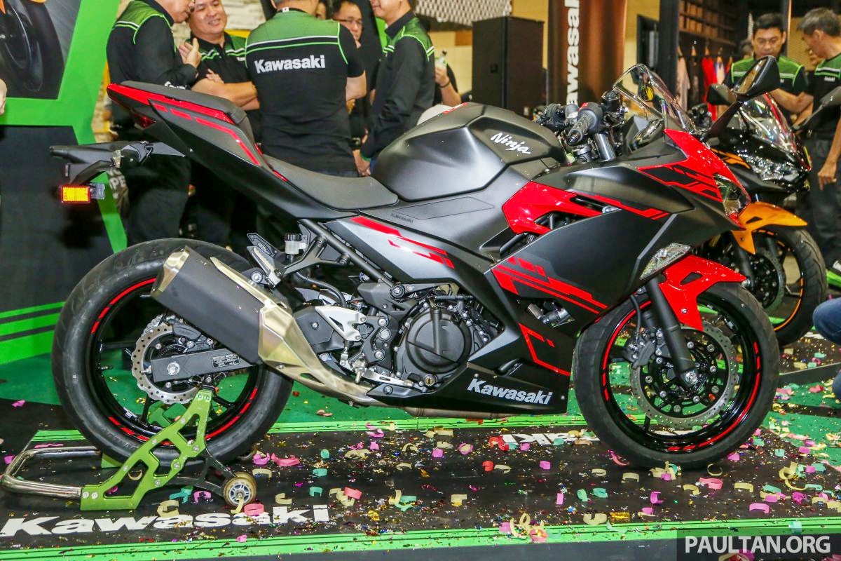 Kawasaki-Ninja-250-2018-nang-cap-toan-dien-dep-me-nguoi-anh-4