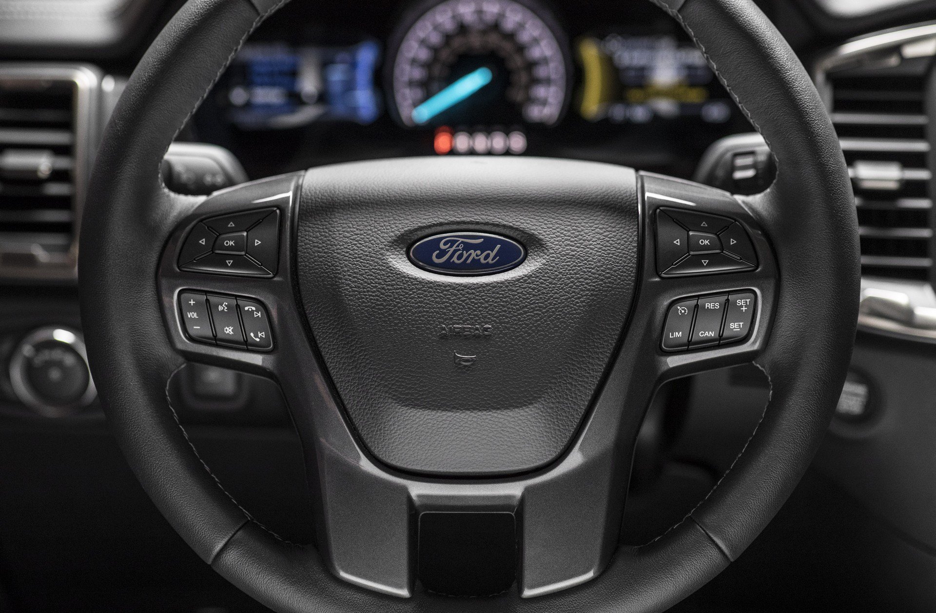 Ford-Ranger-2019-co-gia-tu-567-trieu-dong-anh-4