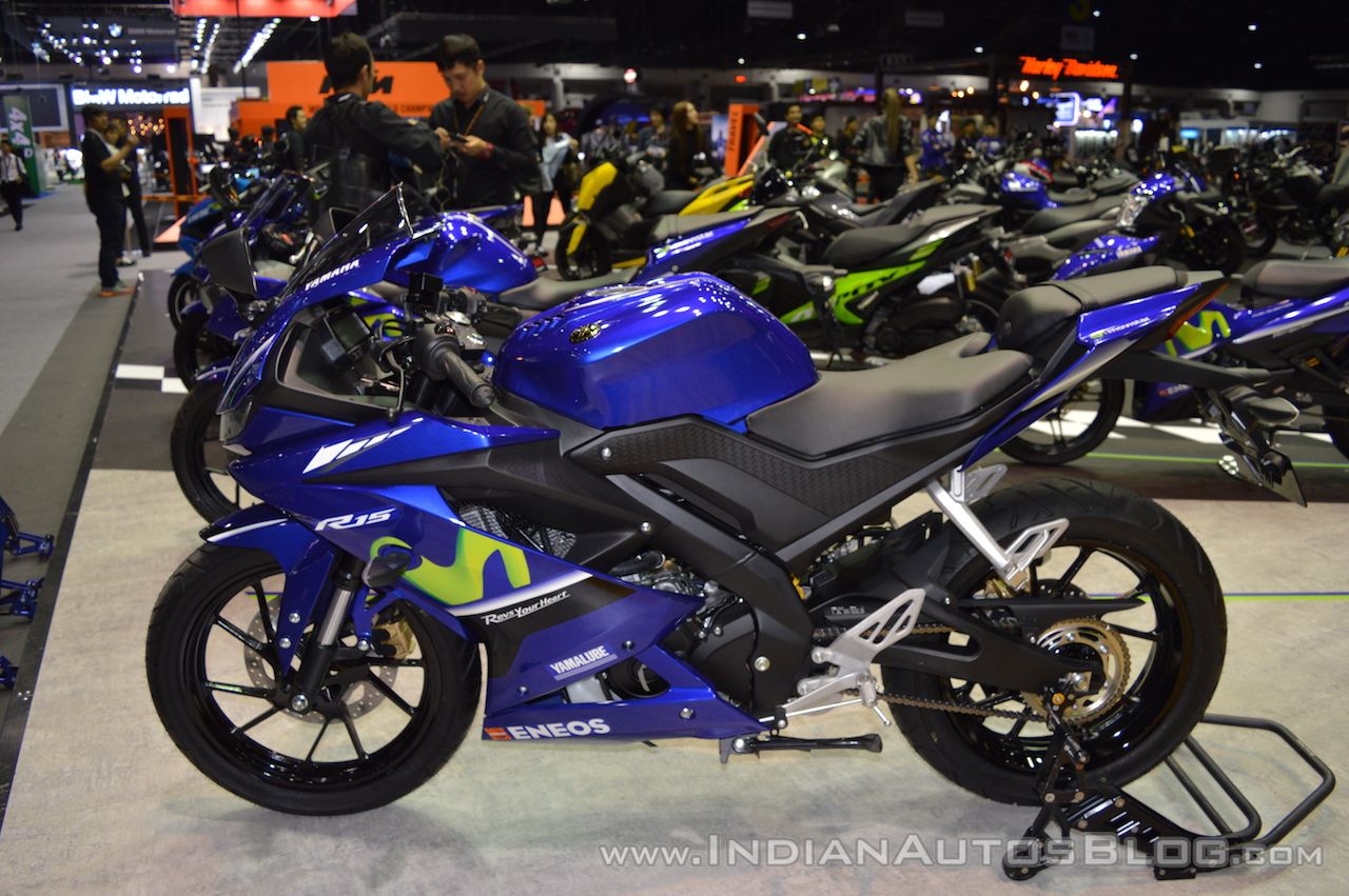 Yamaha-R15-MotoGP-co-logo-Movistar-trang-la-gia-43-trieu-dong-anh-4