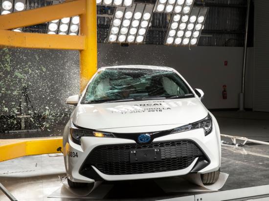 Toyota-Corolla-Hatchback-2019-dat-chuan-an-toan-ANCAP-5-sao-anh-4