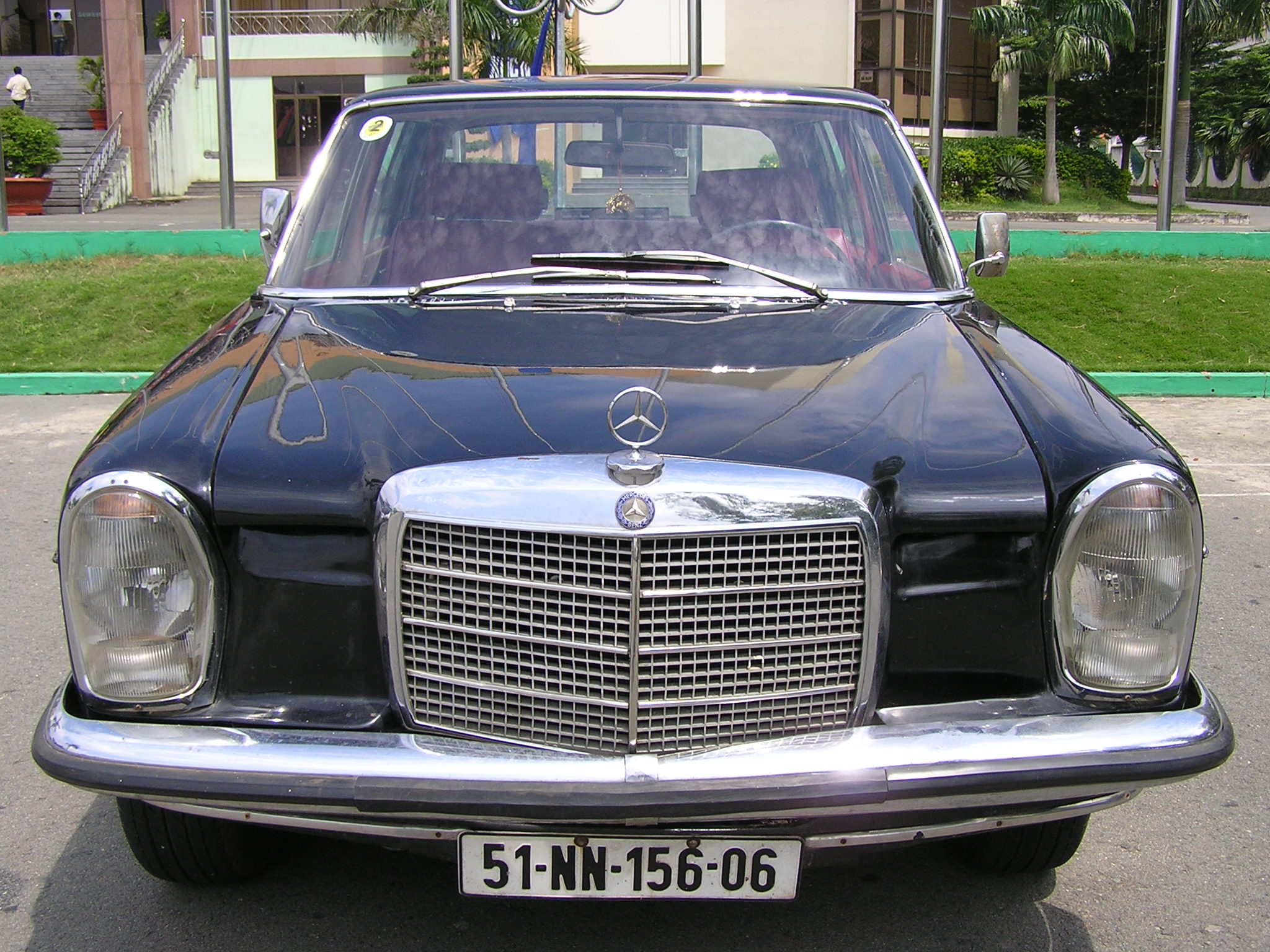Trai-nghiem-qua-khu-ngot-ngao-tren-Mercedes-Benz-Limousine-230E-1969-anh-4