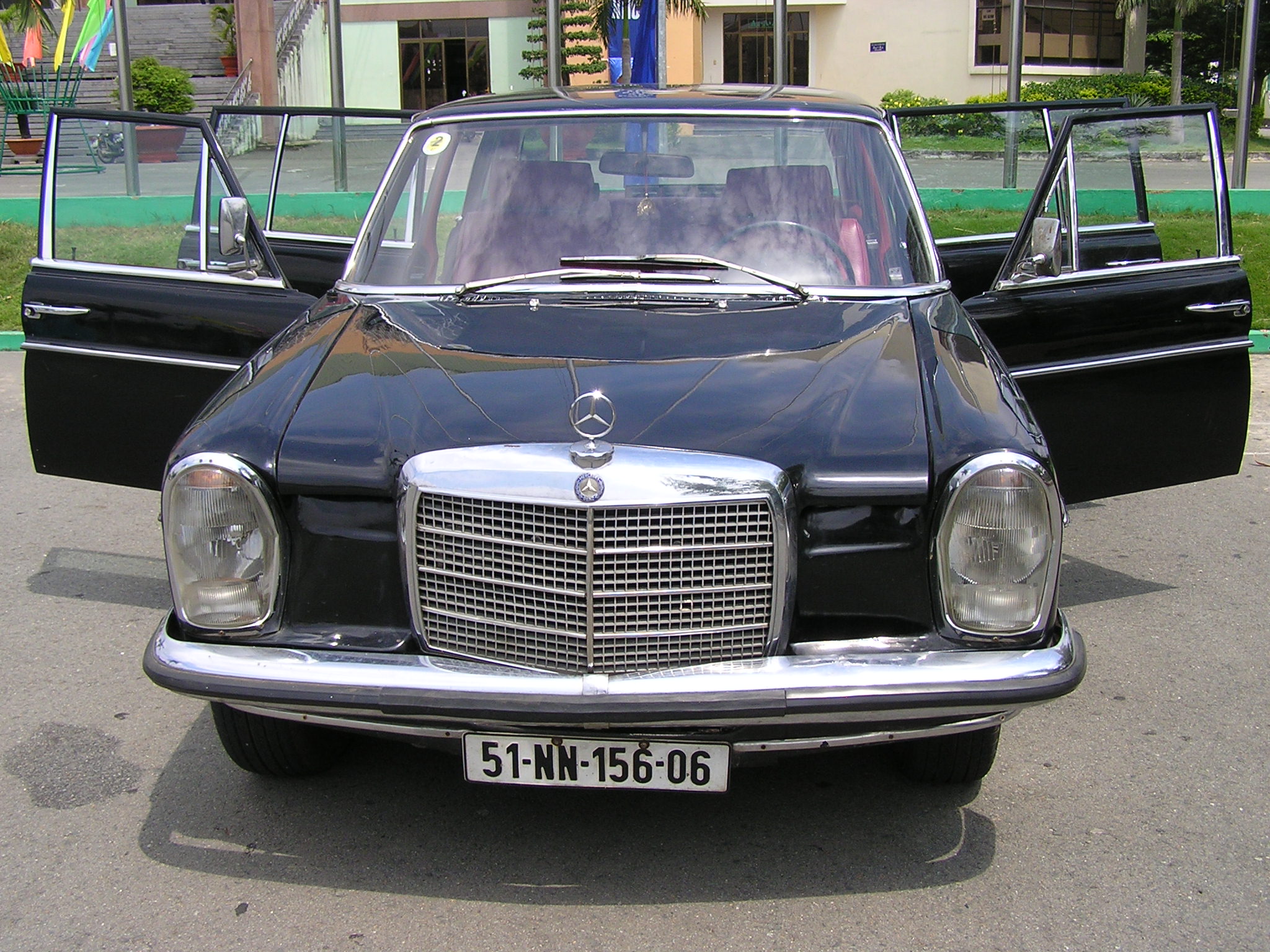 Trai-nghiem-qua-khu-ngot-ngao-tren-Mercedes-Benz-Limousine-230E-1969-anh-30