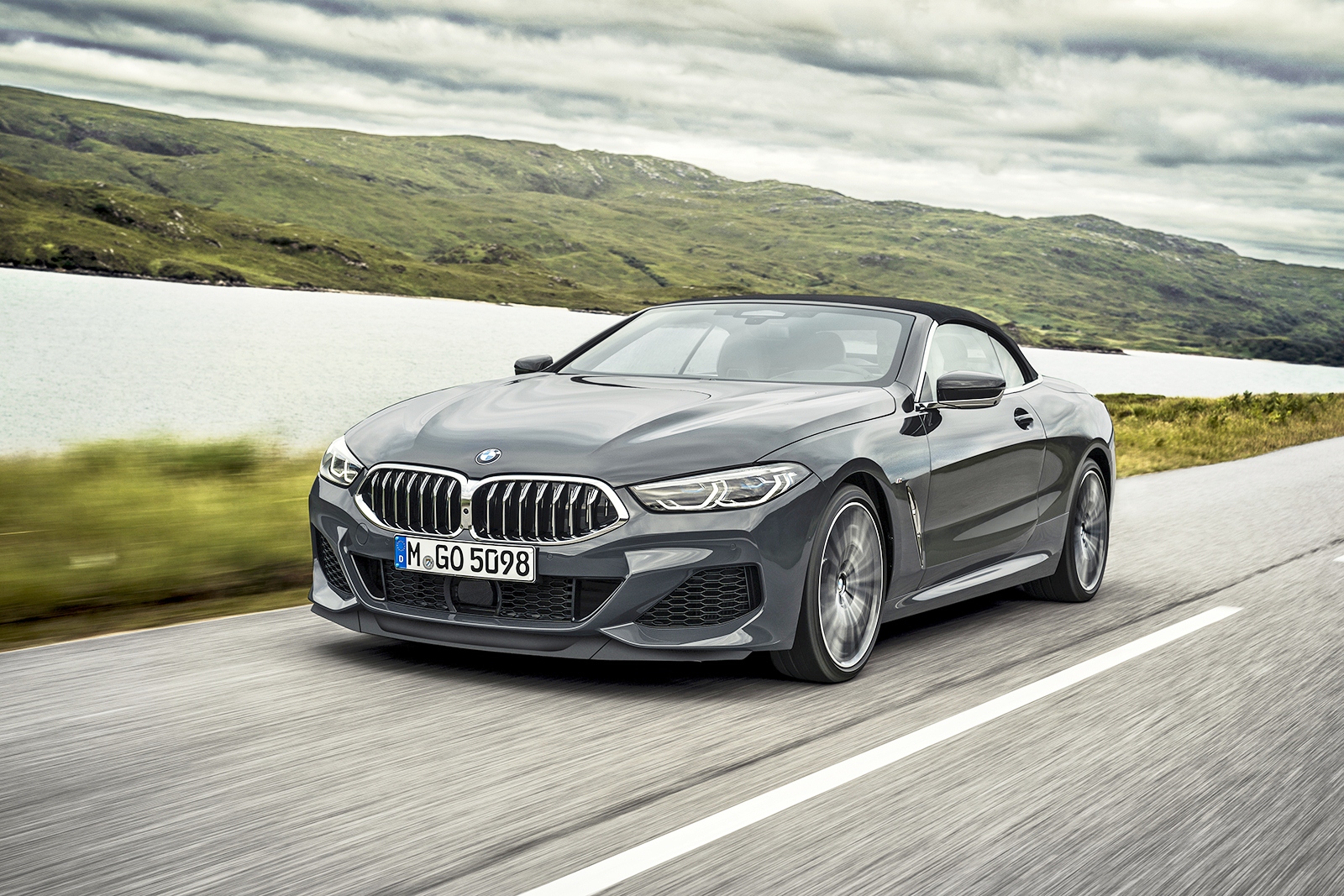 BMW-8-Series-Convertible-2019-530-ma-luc-0-100-km-h-trong-3-9-giay-anh-1